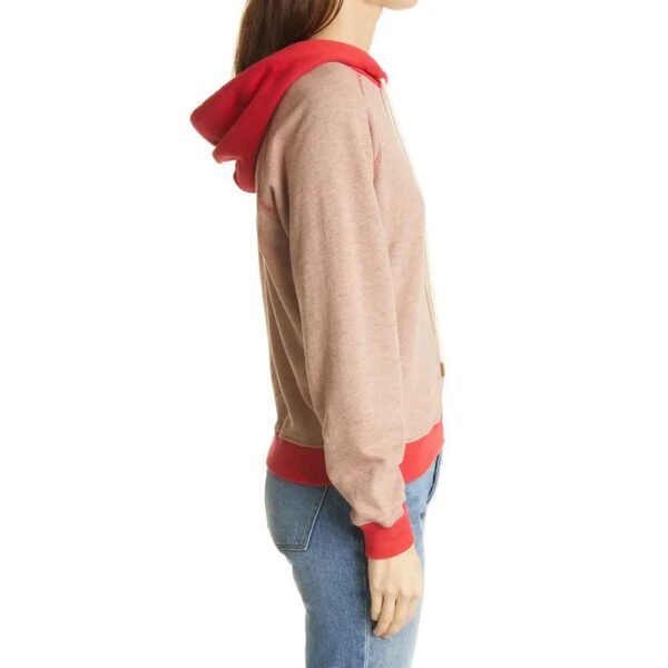 Comfortable hoodie featuring a modern fit, ideal for both indoor and outdoor use.