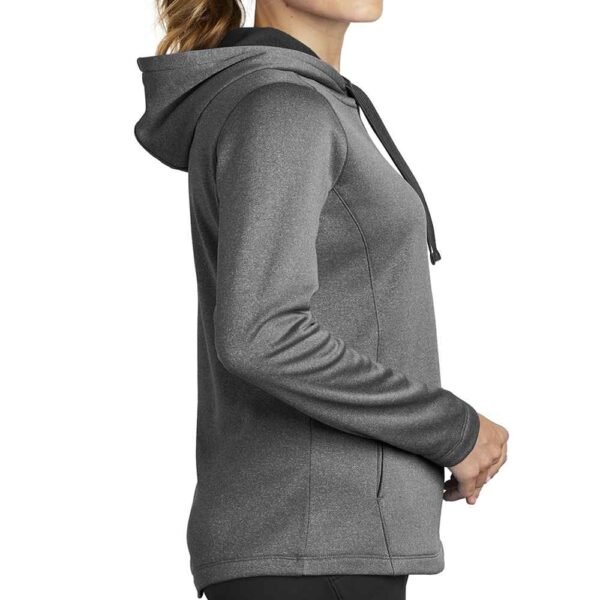 Premium women’s hoodie in cotton fleece, ideal for personalization.