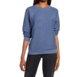 Wrap yourself in the warmth of organic cotton with this ethically produced, ultra-cozy women’s sweatshirt.