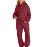 Customizable women’s cotton fleece tracksuit, combining style, comfort, and durability.