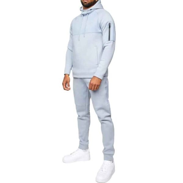 1_1_11zon Versatile men’s tracksuit, perfect for casual outings or intense workouts.