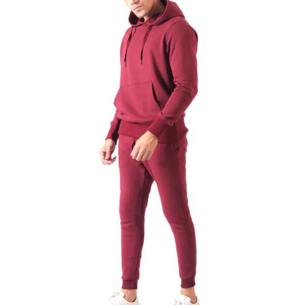 1_1_11zon Relaxed fit men’s tracksuit with a modern design, ideal for casual outings.