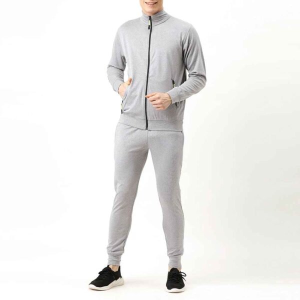 1_1_11zon Soft and modern tailored French Terry tracksuit for men, ideal for everyday wear.