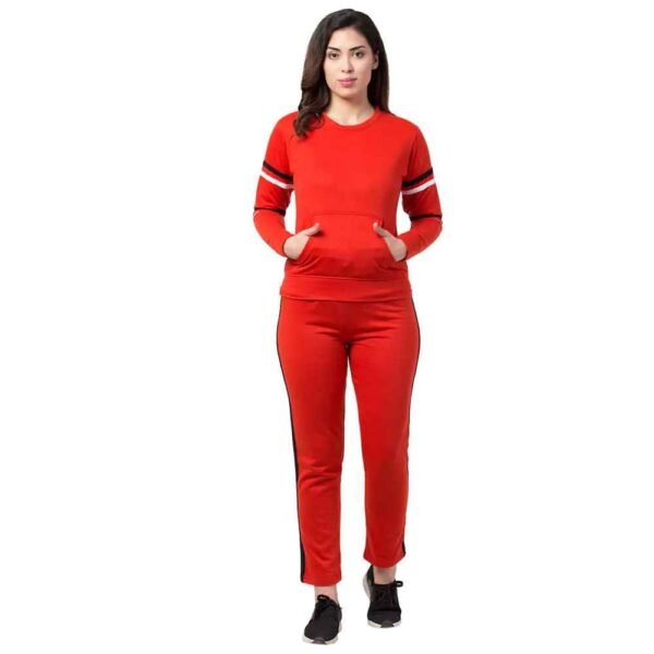 1_1_11zon Stylish women’s lightweight cotton fleece tracksuit, customizable for a comfortable fit.