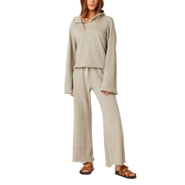 1_1_11zon Customizable women’s tracksuit in lightweight cotton fleece, offering comfort and style.