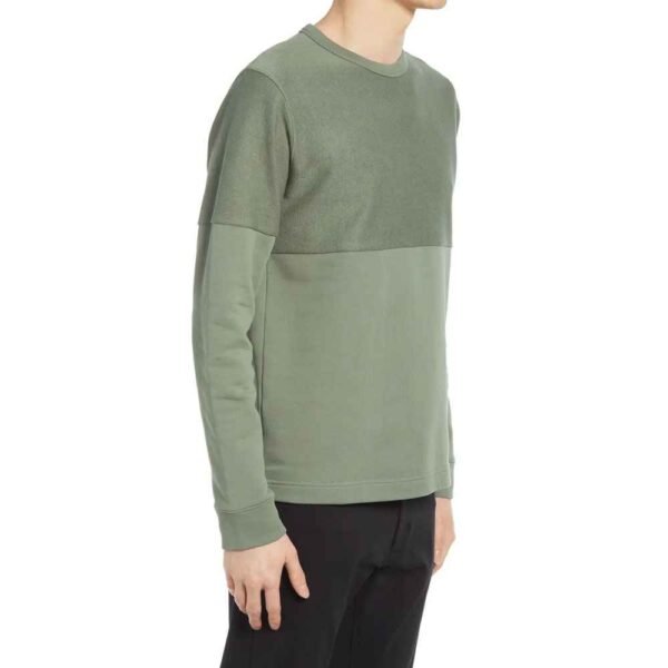 Stylish Men’s fleece sweatshirt, ideal for branding with logo customization.