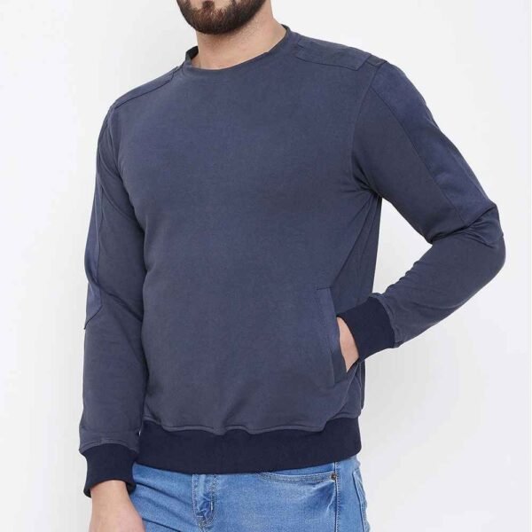 Men’s breathable sweatshirt crafted from lightweight French Terry fabric.