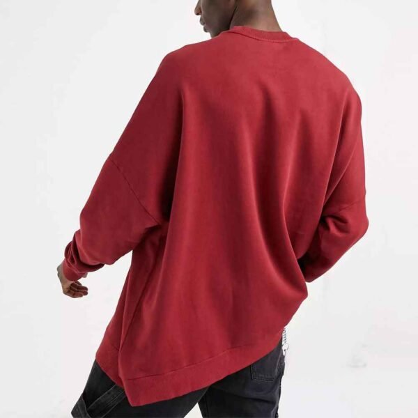 Classic men’s sweatshirt made from French Terry, perfect for casual outings.