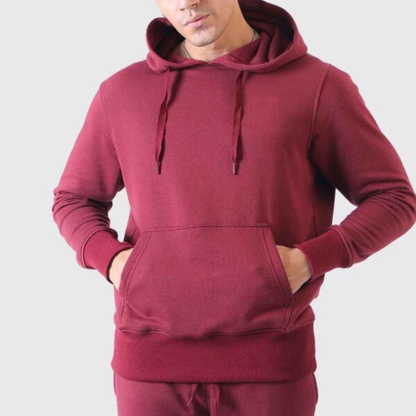 Comfortable men’s tracksuit featuring a modern design, ideal for everyday use.