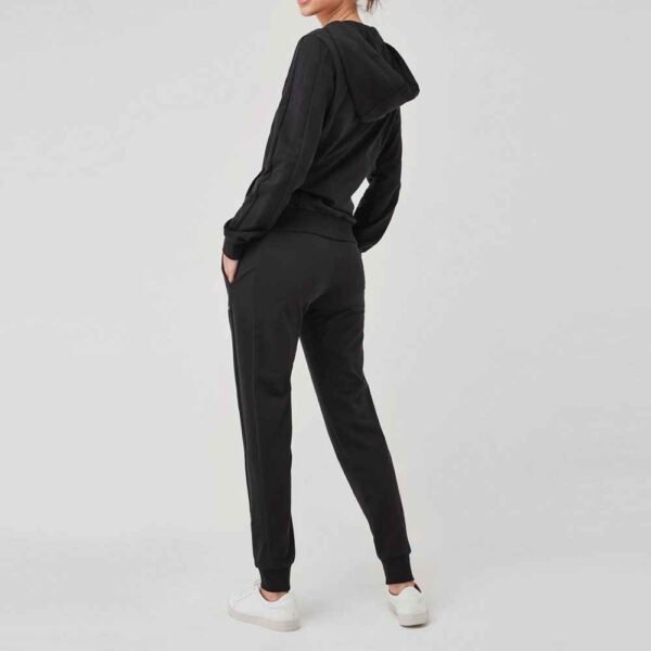 Chic women fleece tracksuit with a zip-up jacket and coordinating pants, perfect for a modern, sporty look.