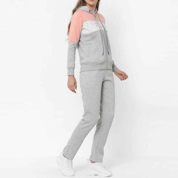 Customizable cotton fleece tracksuit for women, perfect for a relaxed and stylish look.