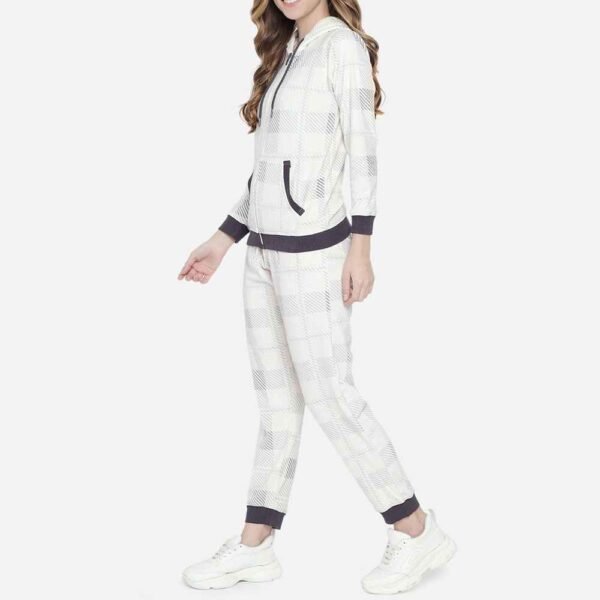 Women’s cotton fleece tracksuit, offering a comfortable and breathable fit for all-day wear.