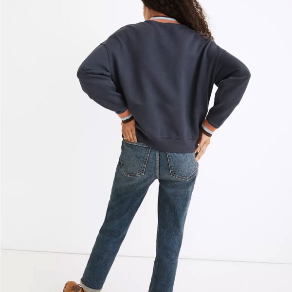 A perfect blend of comfort and sustainability—this organic cotton sweatshirt is ethically crafted for a timeless, versatile fit.