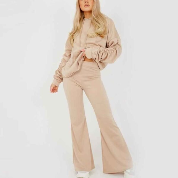 Breathable women’s Terry fleece tracksuit, tailored to provide ultimate comfort for everyday wear.