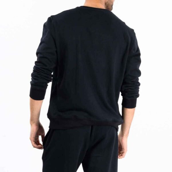 Soft and breathable men’s sweatshirt made from French Terry fabric.