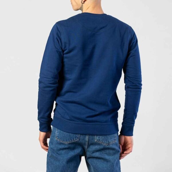 Casual men’s sweatshirt featuring a comfortable and lightweight French Terry design.