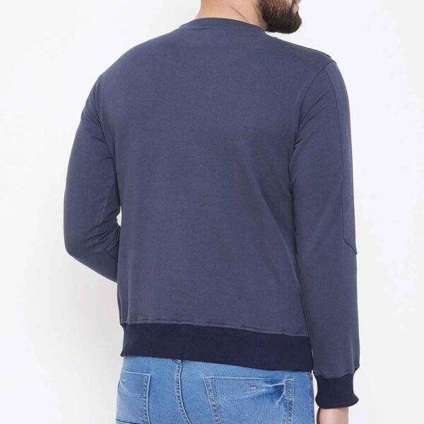 Comfortable and stylish men’s sweatshirt made from soft French Terry material.