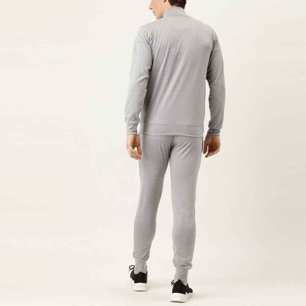 Men’s custom-fit French Terry tracksuit, combining comfort and style for relaxed outfits.