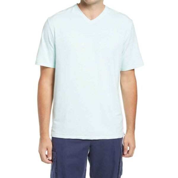 Customizable premium t-shirt for men, designed for everyday comfort.