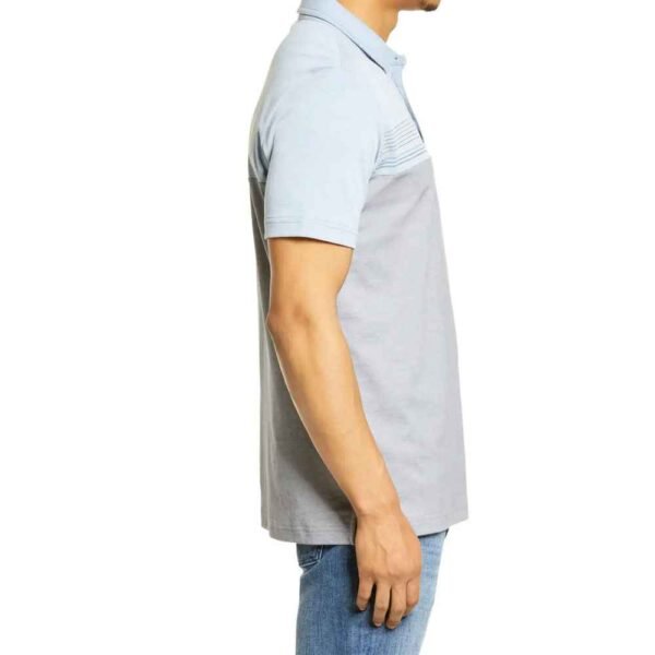 Men’s custom-fit stretch T-Shirt, combining style and comfort for a versatile wardrobe.