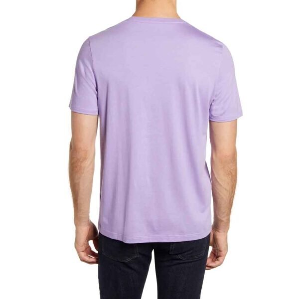 Men’s casual jersey t-shirt in a cotton/polyester fabric, offering both comfort and durability.