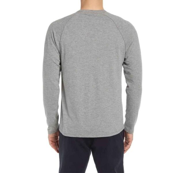 Detailed view of the men’s stretch fit T-Shirt, highlighting its smooth texture and perfect fit.