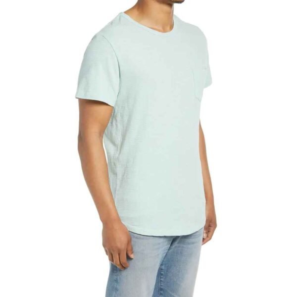 Personalized cotton/polyester men’s t-shirts available for casual jersey wholesale.