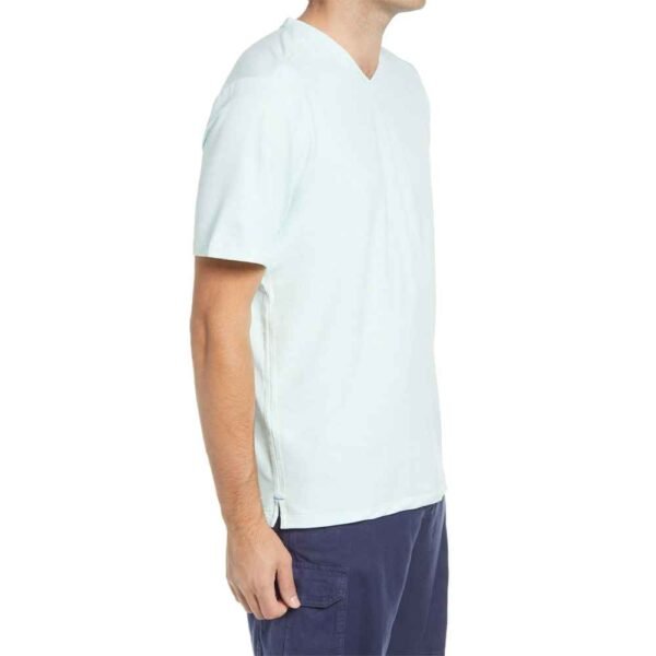 Men’s durable and stylish custom t-shirt, perfect for creating unique brand designs.