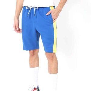 Detailed view of men’s French Terry shorts in natural cotton, featuring mid-rise waist and relaxed fit.