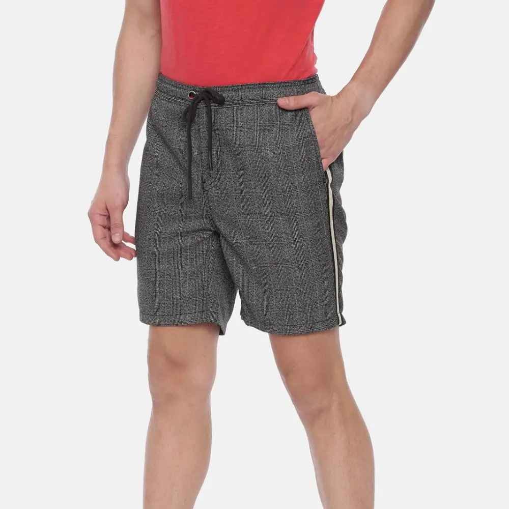 Comfortable men’s cotton sweatshorts for everyday casual outings.