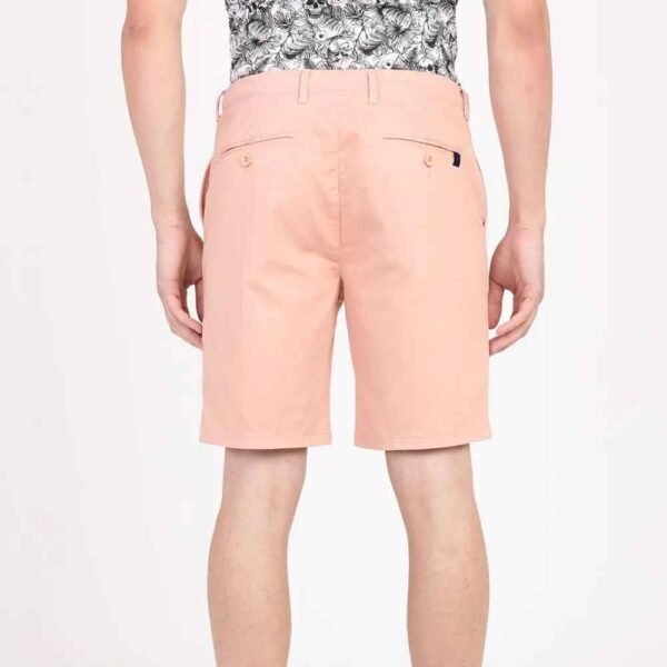 Men’s cotton sweatshorts in breathable fabric, ideal for casual wear.